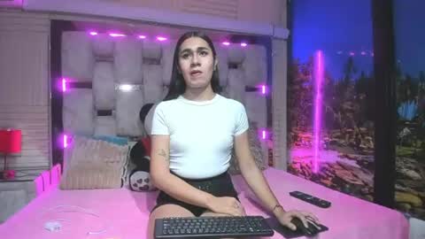 Snapshot of mahiara_hot chatting on 07/27/26, 12:23 mahiara hot online show from 07/27/26, 12:23