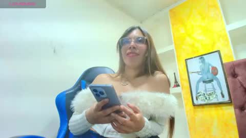 Snapshot of maia_blaze chatting on 07/23/26, 08:40 Maia online show from 07/23/26, 08:40