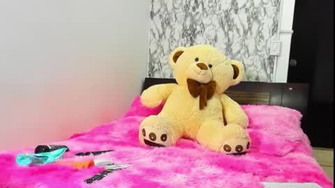 Snapshot of maia_bronce chatting on 10/16/25, 09:54 Maia Bronce online show from 10/16/25, 09:54