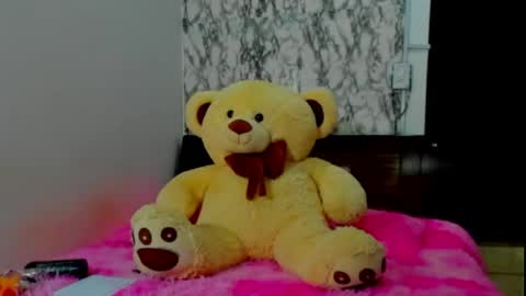Snapshot of maia_bronce chatting on 05/04/26, 12:06 Maia Bronce online show from 05/04/26, 12:06