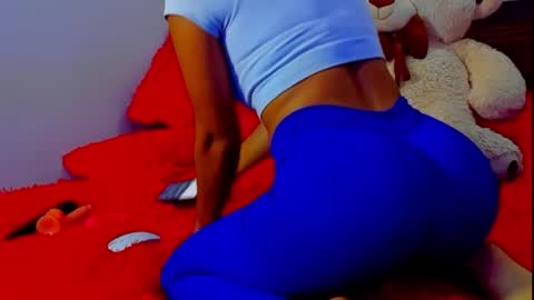 Snapshot of maia_bronce chatting on 05/23/26, 01:59 Maia Bronce online show from 05/23/26, 01:59