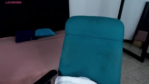 Snapshot of maia_davies chatting on 12/09/24, 12:51 Maia online show from 12/09/24, 12:51