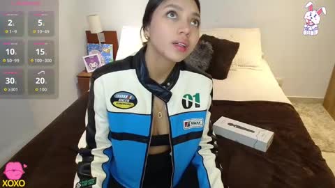 Snapshot of maiaa_evans chatting on 09/17/25, 01:51    t  online show from 09/17/25, 01:51