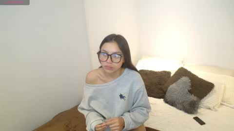 Snapshot of maiaa_evans chatting on 05/11/26, 05:46 t online show from 05/11/26, 05:46