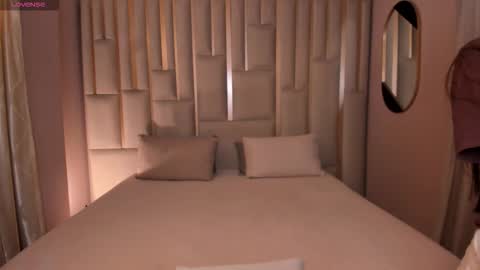  Maia  online show from 09/20/25, 06:42