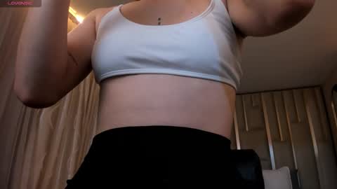  Maia  online show from 11/25/25, 06:41