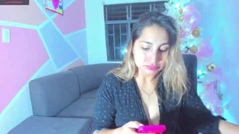 Snapshot of maiaconnor chatting on 01/07/25, 03:35 online show from 01/07/25, 03:35