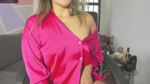 Snapshot of maiaconnor chatting on 02/21/25, 11:10 online show from 02/21/25, 11:10