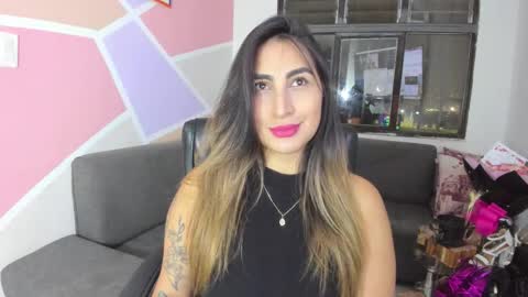 Snapshot of maiaconnor chatting on 11/28/25, 02:47 online show from 11/28/25, 02:47