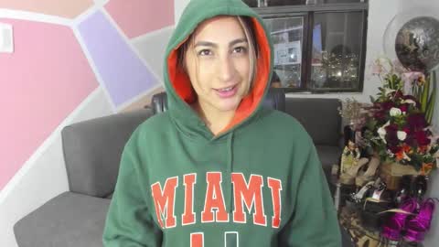 Snapshot of maiaconnor chatting on 01/18/26, 02:48 online show from 01/18/26, 02:48