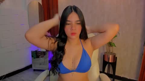 Snapshot of maiaevans1 chatting on 01/17/26, 11:04 Maia online show from 01/17/26, 11:04