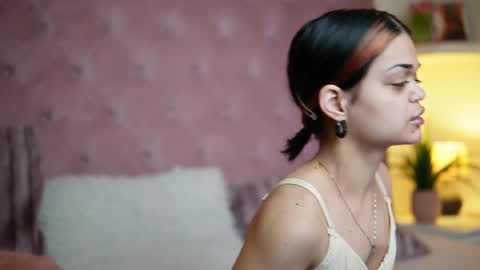 Snapshot of maiamini chatting on 02/15/26, 07:54 Maia online show from 02/15/26, 07:54