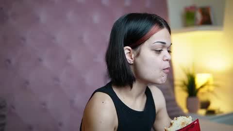 Snapshot of maiamini chatting on 02/24/26, 11:36 Maia online show from 02/24/26, 11:36