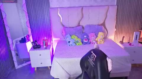 maiily_tay online show from 01/13/26, 11:48