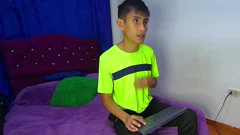 Snapshot of maikinol chatting on 03/06/25, 10:52 maik Fabin online show from 03/06/25, 10:52