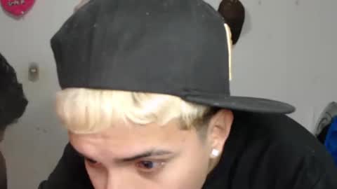 Snapshot of maikjameshot chatting on 11/26/25, 05:30 maikjameshot online show from 11/26/25, 05:30