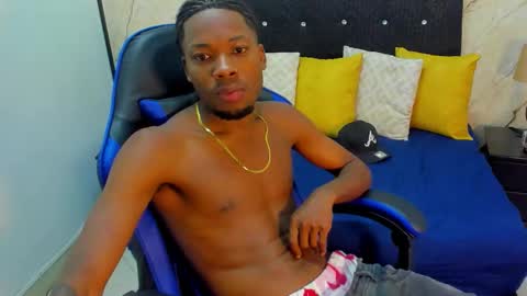 Snapshot of maikol_monstercock chatting on 11/05/25, 02:22 M A I K O L -- M O N S T E R C O C L online show from 11/05/25, 02:22