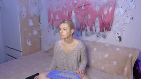 Your kitty online show from 12/03/24, 03:55