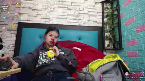 Snapshot of maily_can chatting on 11/01/25, 12:40 MAILY CAN online show from 11/01/25, 12:40