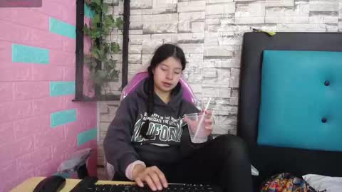 Snapshot of maily_can chatting on 11/24/25, 01:11 MAILY CAN online show from 11/24/25, 01:11