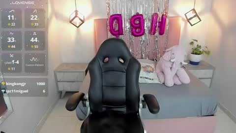 Snapshot of mailylove1 chatting on 02/07/25, 02:26  M A I L Y  online show from 02/07/25, 02:26