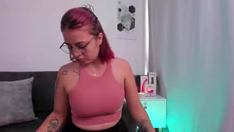 Snapshot of mailyn_1 chatting on 03/18/26, 04:54 Mailyn online show from 03/18/26, 04:54