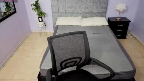 MAITE STONE1 online show from 12/18/25, 03:12