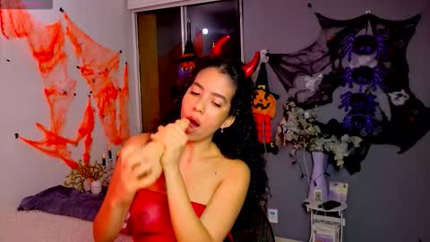 Snapshot of maithe_perroni chatting on 10/29/25, 12:46 Lauu online show from 10/29/25, 12:46