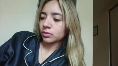majo_gomezz online show from 10/29/25, 05:58
