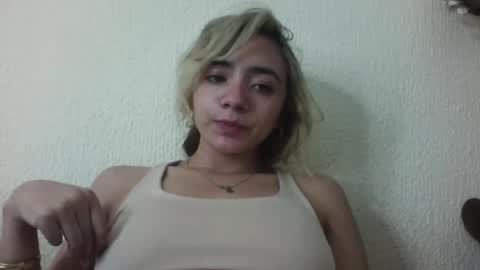 majo_gomezz online show from 11/06/25, 01:28