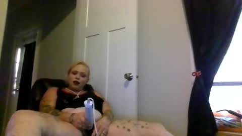 Snapshot of make_me_cum_69x chatting on 05/17/26, 12:01 make_me_cum_69x online show from 05/17/26, 12:01