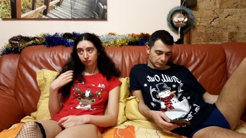 Snapshot of make_me_feel chatting on 12/19/24, 08:44 Lena Ian online show from 12/19/24, 08:44