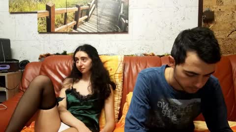 Snapshot of make_me_feel chatting on 12/21/25, 07:10 Lena Ian online show from 12/21/25, 07:10