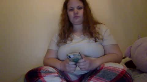 Snapshot of makemesquirt06 chatting on 10/23/25, 01:49 makemesquirt06 online show from 10/23/25, 01:49