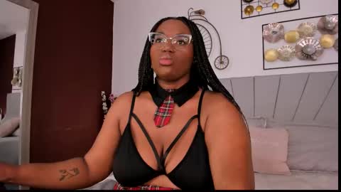 makena online show from 10/17/25, 03:42