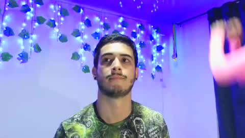 Snapshot of makenzy_darly chatting on 01/10/25, 01:32 Makenzy darly online show from 01/10/25, 01:32