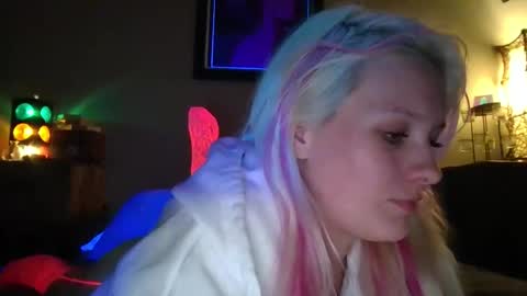 Snapshot of makinziirain chatting on 03/02/26, 06:25 KarizmaticKitten online show from 03/02/26, 06:25