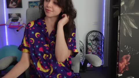 Snapshot of makiyahbelle2 chatting on 12/17/24, 09:50 MakiyahBelle online show from 12/17/24, 09:50