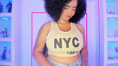 Snapshot of malaikabrown chatting on 12/18/24, 11:56   online show from 12/18/24, 11:56