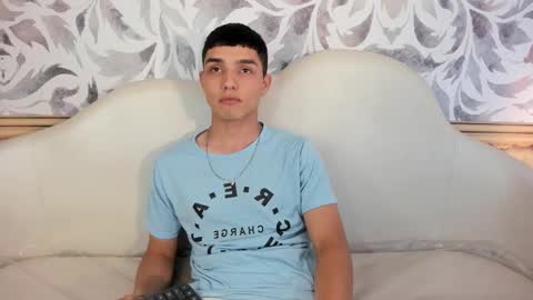 Snapshot of malekk_1 chatting on 10/27/25, 12:20 Malek online show from 10/27/25, 12:20