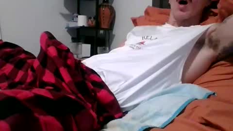 Snapshot of malemuscle11 chatting on 02/16/26, 03:08 Men online show from 02/16/26, 03:08