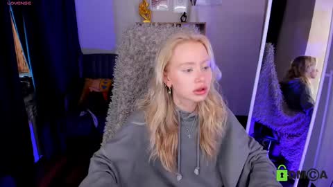 Snapshot of malenaernman chatting on 03/05/25, 10:55 Malena online show from 03/05/25, 10:55