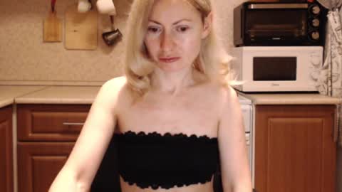 Snapshot of malenamila chatting on 02/27/26, 09:37 Malena online show from 02/27/26, 09:37