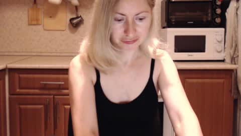 Snapshot of malenamila chatting on 03/08/26, 09:18 Malena online show from 03/08/26, 09:18