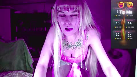 Mischelle online show from 11/30/25, 01:53