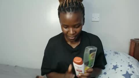 lati online show from 10/30/25, 02:07