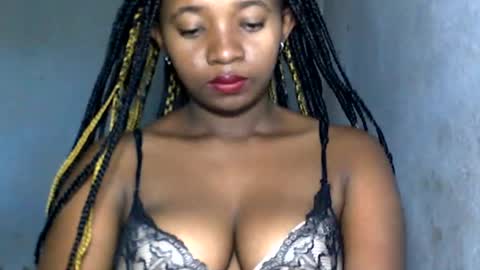 Snapshot of malinah01 chatting on 01/05/25, 03:22 malinah01 online show from 01/05/25, 03:22
