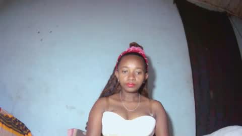 Snapshot of malinah01 chatting on 09/18/25, 04:25 malinah01 online show from 09/18/25, 04:25