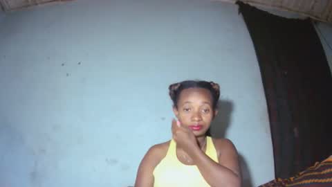 Snapshot of malinah01 chatting on 09/19/25, 09:11 malinah01 online show from 09/19/25, 09:11