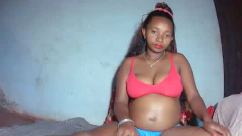 Snapshot of malinah01 chatting on 09/22/25, 05:15 malinah01 online show from 09/22/25, 05:15